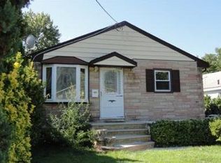 122 Maple St, Colonia, NJ 07067