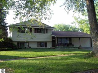 208 Ottawa Ct, Oscoda, MI 48750