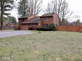 6B Woodbine Dr, Clifton Park, NY 12065