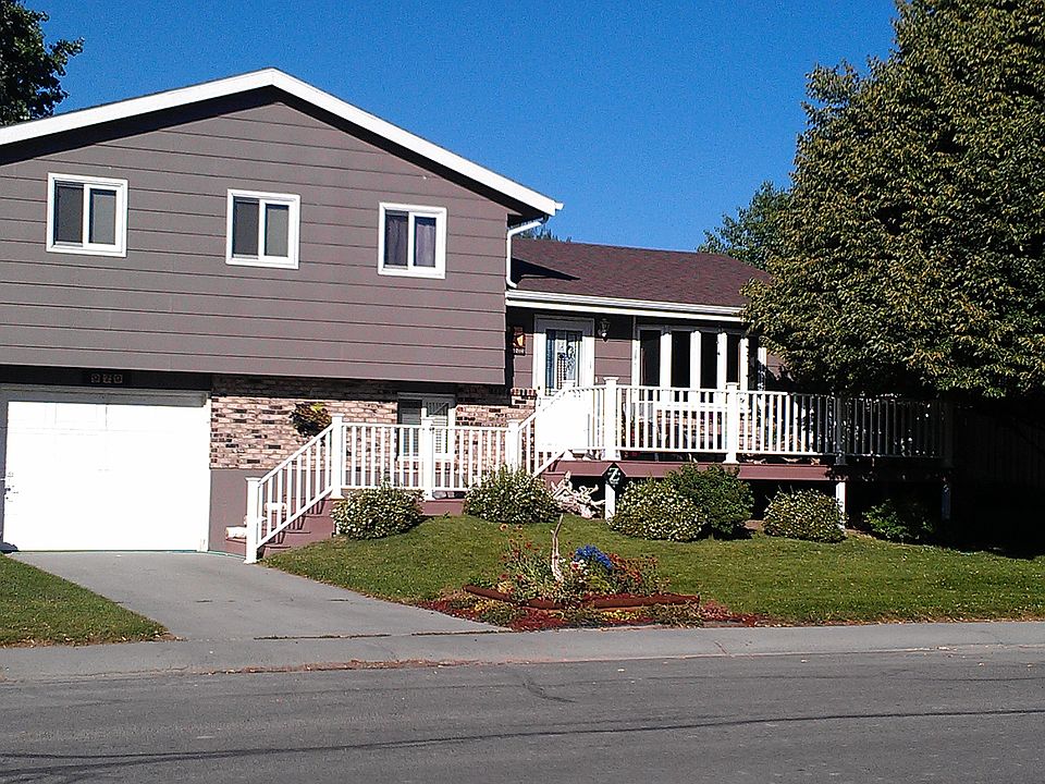 1st image of 979 Riverbend Dr