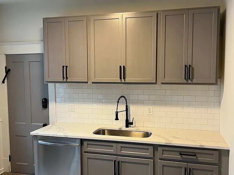 159 College St — Photo 3