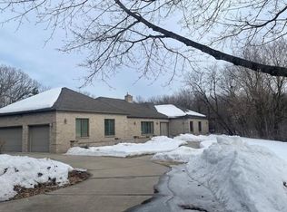 803 Barrington Dr E, Shakopee, MN 55379