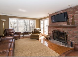 8625 Hollis Ln, Brecksville, OH
