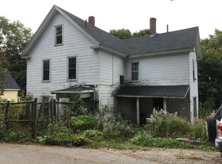 32 Glidden St, Waldoboro, ME 04572