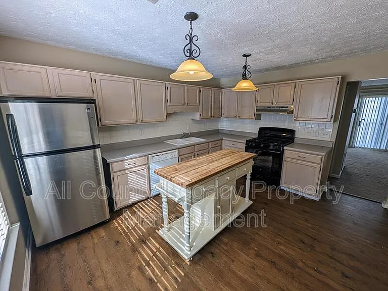 3757 Meadow Creek Dr — Photo 4
