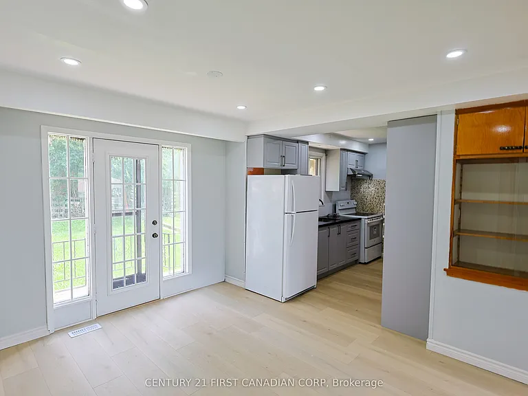 268 Burlington Cres #UPPER — Photo 11