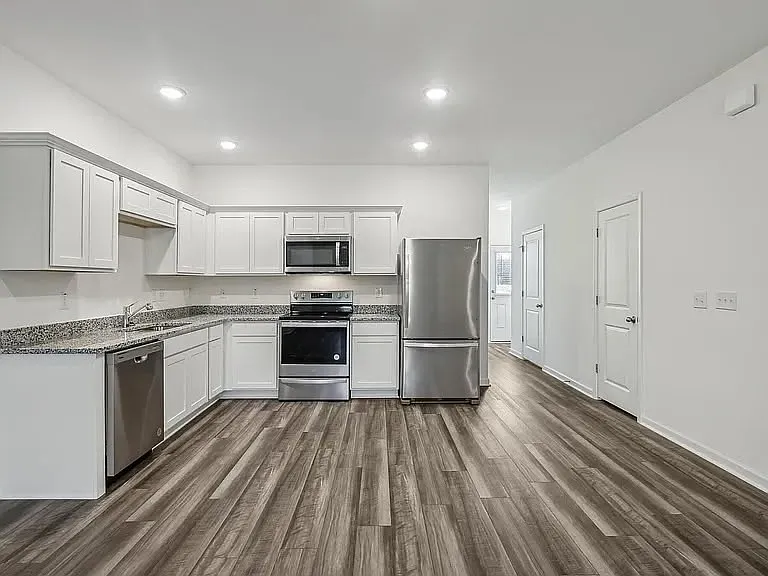 3 bed, 1594 sqft, $1,950 — Photo 3