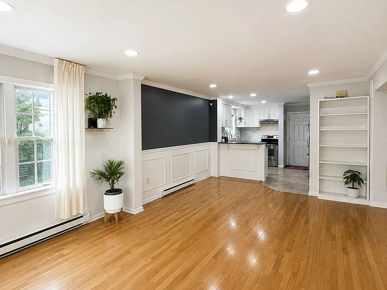 256 Washington Blvd #6 — Photo 3