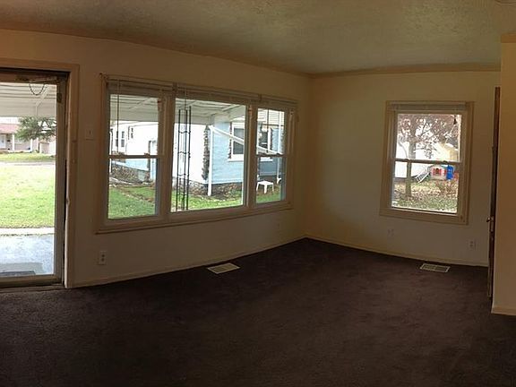 2nd image of 578 Grandview Ave