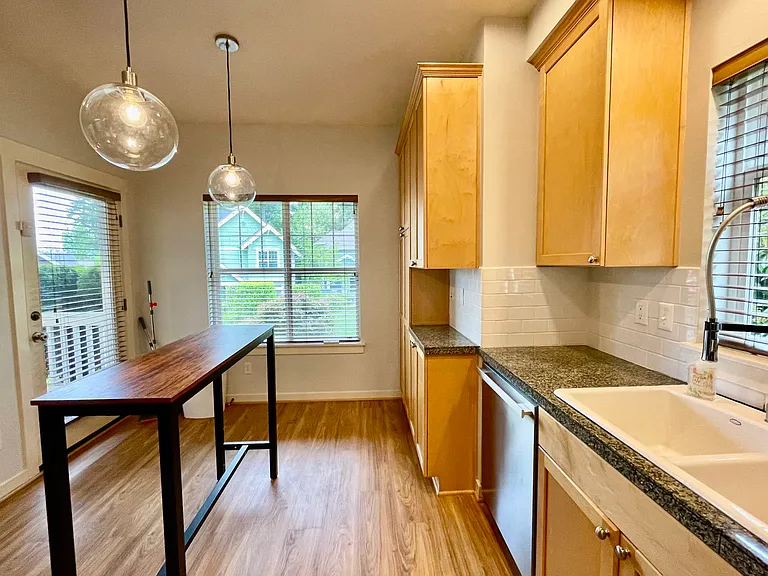 1898 NE Kincaid Walk — Photo 10