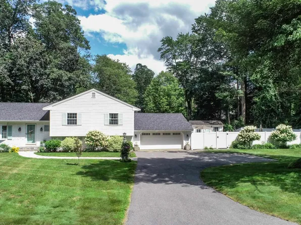 8 Penobscott Avenue, Salem, NH 03079