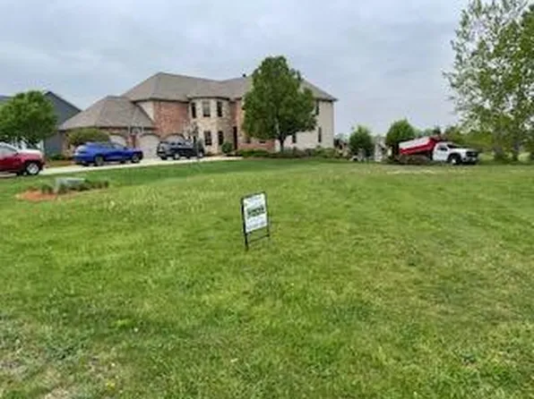 203 Slalom Ct, Minooka, IL 60447