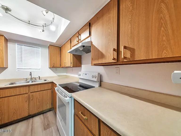 1215 E Lemon St #205 — Photo 7