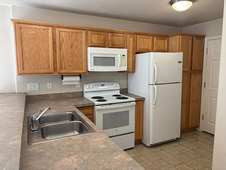 4115 Geranium Loop NE — Photo 5