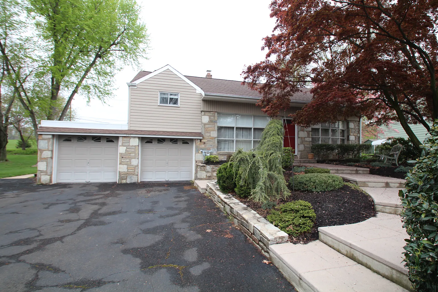597 Jefferson Ave photo 1