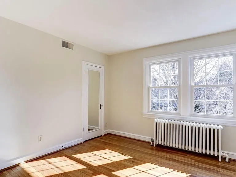 1500 44th St NW — Photo 9