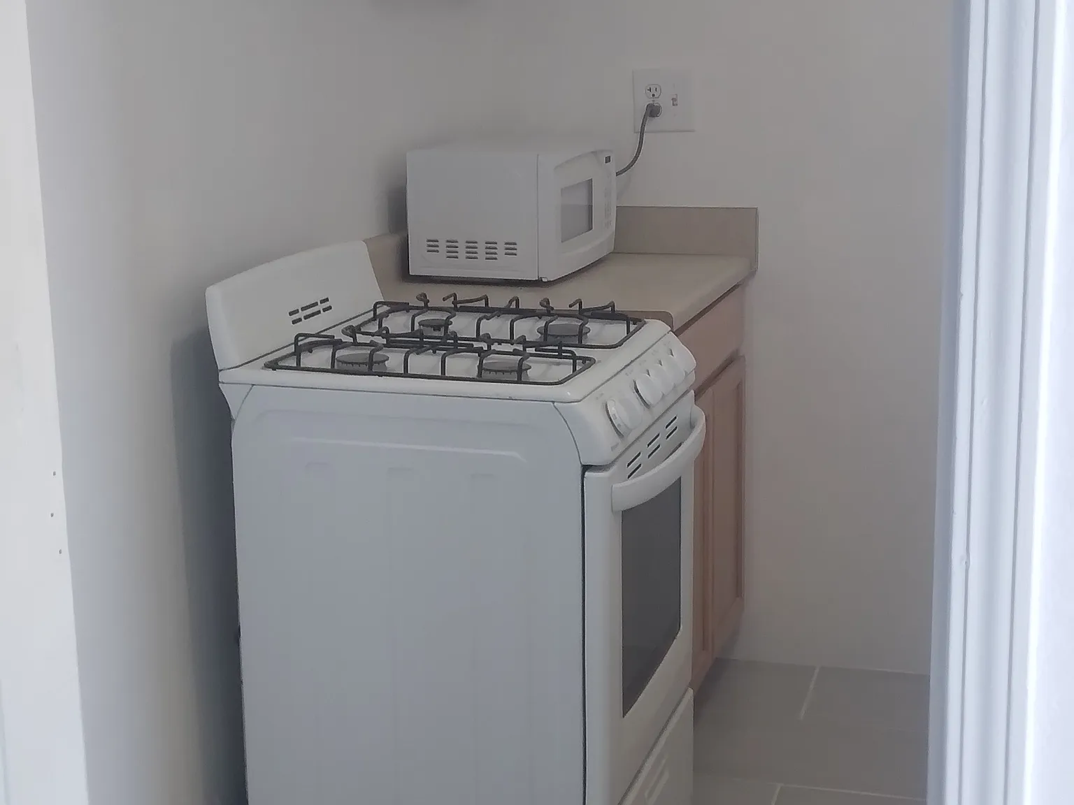 Studio, $650 — Photo 2