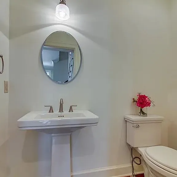 823 Knox Ave — Photo 15