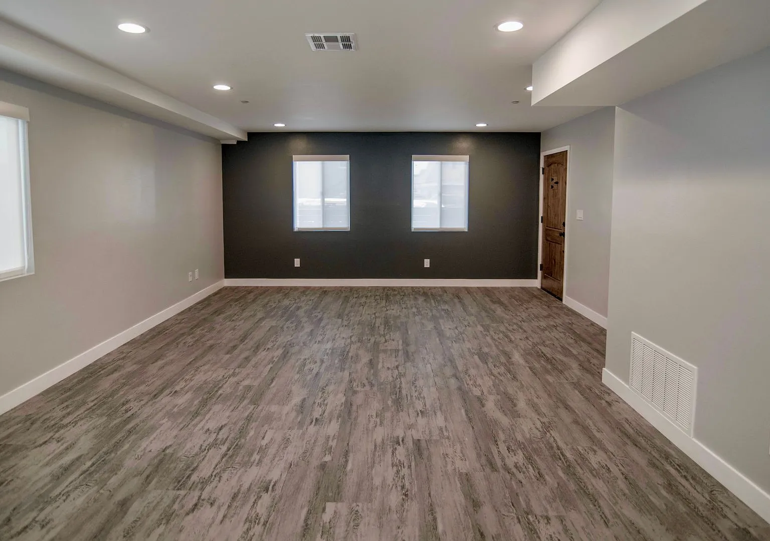 3753 S Woodlawn Ave — Photo 2