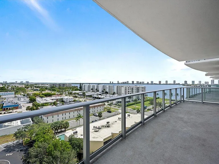 220 Lake Shore Dr #917 — Photo 31