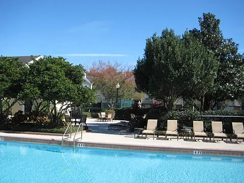 1 Bedroom/1 Bathroom 3rd Floor Condo At Plantation Park Available October 15th! — Photo 2