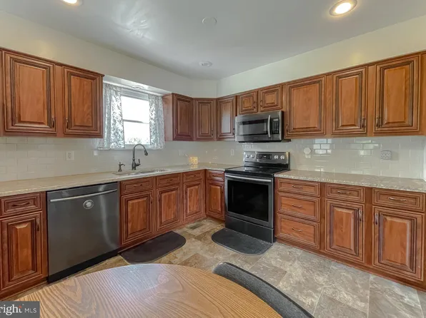 45684 Schooner Ct, Great Mills, MD 20634