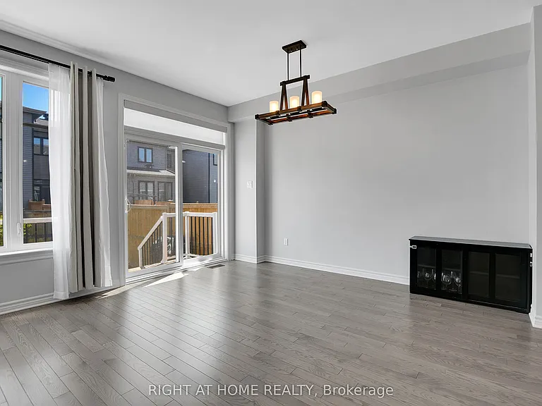 45 Mandevilla Cres — Photo 11