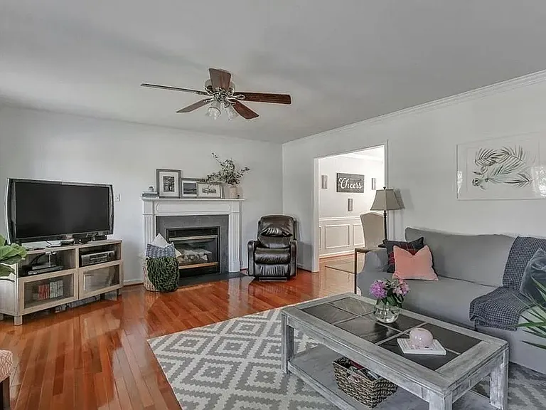 9419 Charter Gate Dr — Photo 4