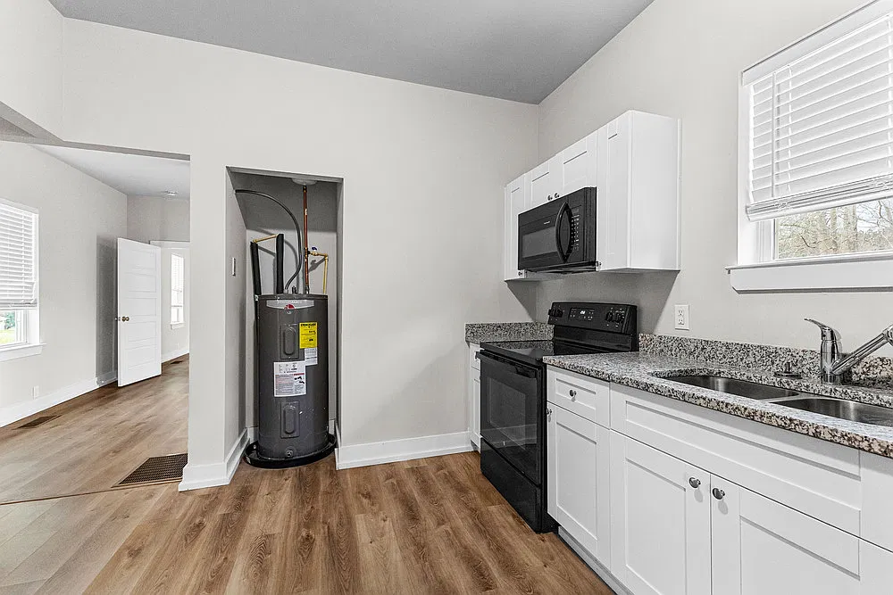64 E Jones St — Photo 2