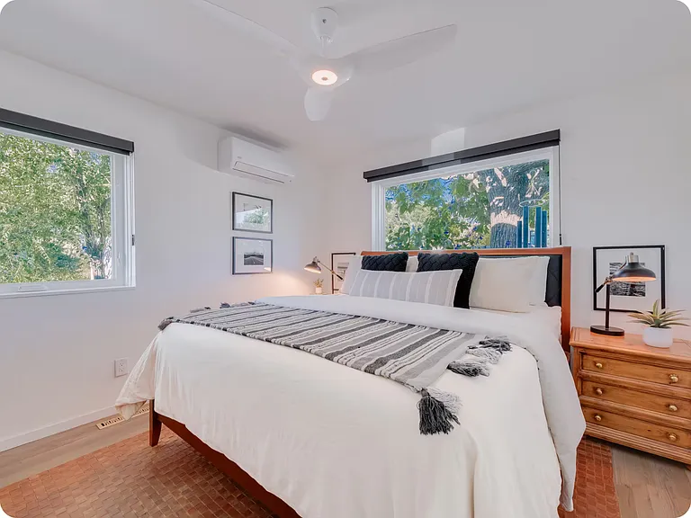 1202 Don Gaspar Ave — Photo 21