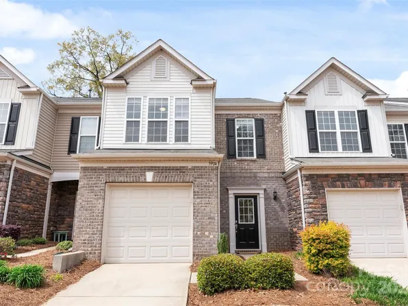 5924 Carrollton Ln, Charlotte, NC 28210