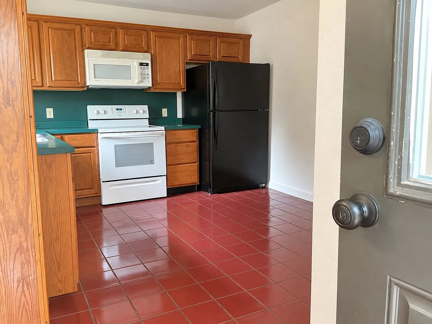 3 bed, 2.0 bath, 1871 sqft, $3,000 — Photo 4