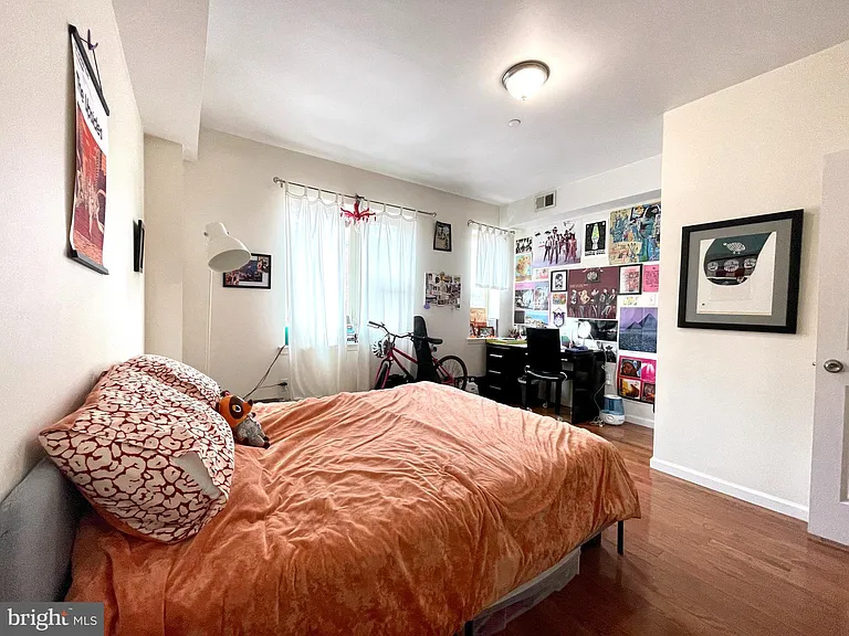 1131 Green St #2 — Photo 5