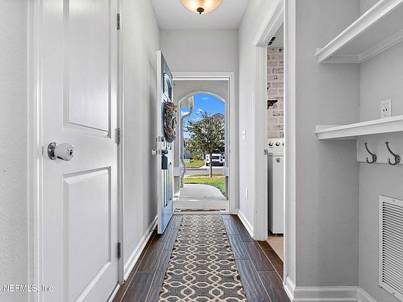 5th image of 74 SANDERSON Drive
