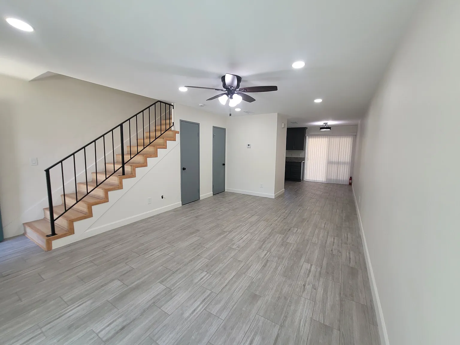 3 bed, 1.5 bath, 1075 sqft, $3,300 — Photo 2
