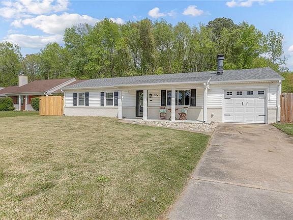 3rd image of 3104 Knight Rd