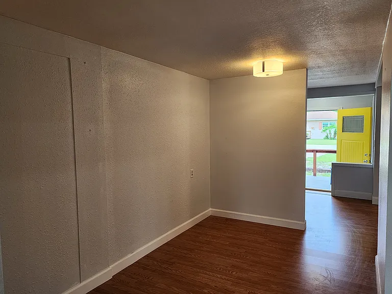 8 Poinsettia Dr — Photo 9