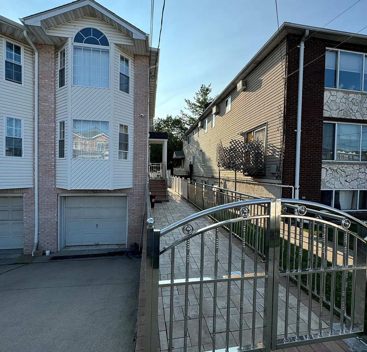 3 bed, 1400 sqft, $3,500 — Photo 1