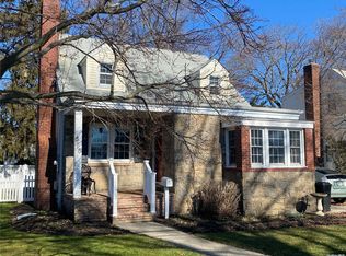 555 Westminster Rd, Baldwin, NY 11510