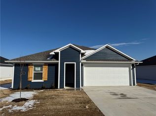 411 Riggs St, Prairie Grove, AR 72753