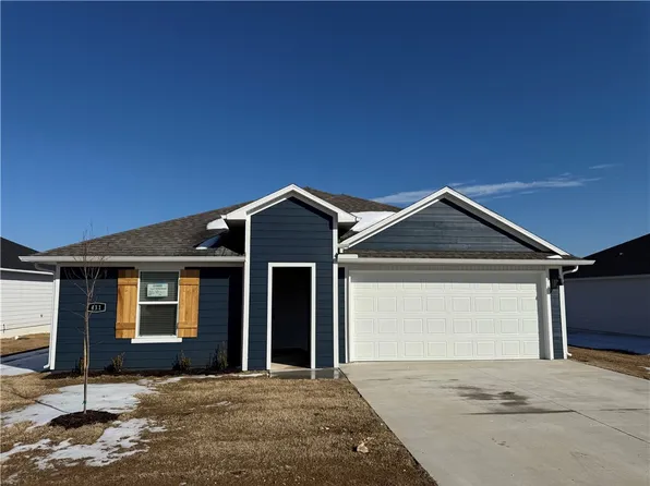 411 Riggs St, Prairie Grove, AR 72753
