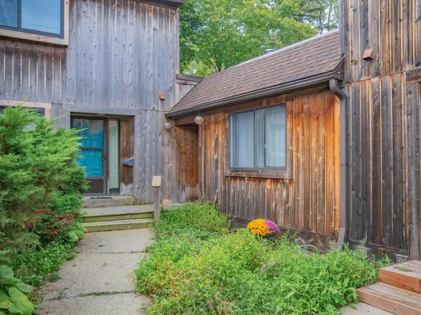 2163 Pauline Ct, Ann Arbor, MI 48103
