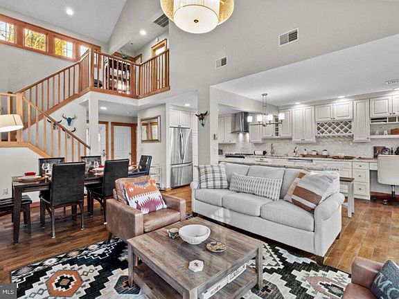 5th image of 155 Pine Ct #E