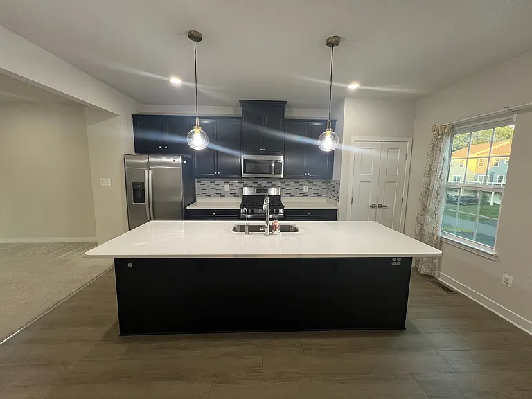 716 Kalmar Ln — Photo 2