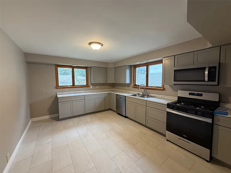 4250 Harding Dr — Photo 3