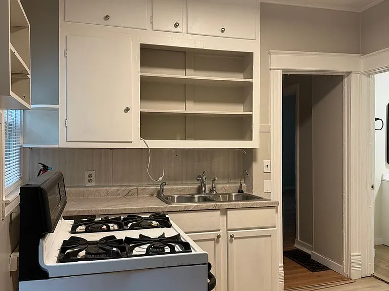 1213 Grand St — Photo 10