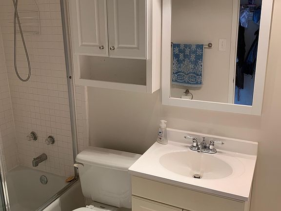 4th image of 1011 Arlington Blvd #104