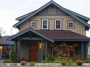 9464 NE North Town Loop, Bainbridge Island, WA 98110