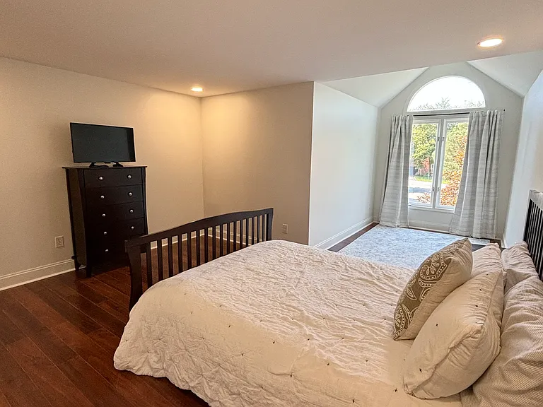 6035 Whitegate Xing — Photo 17