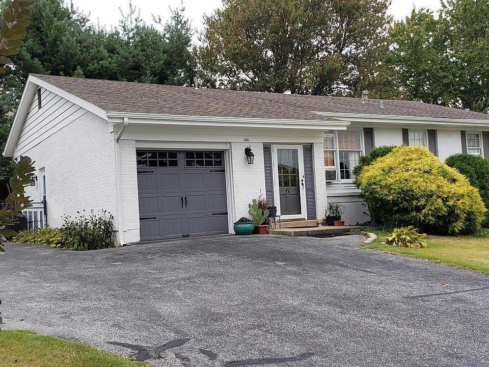 3 br, 2 1/2 baths, gas cooking, beautiful kitchen, big fenced backyard great for a dog, friendly safe neighborhood, schools - Brandywine Elementary, Skyline Middle, McKean HS.